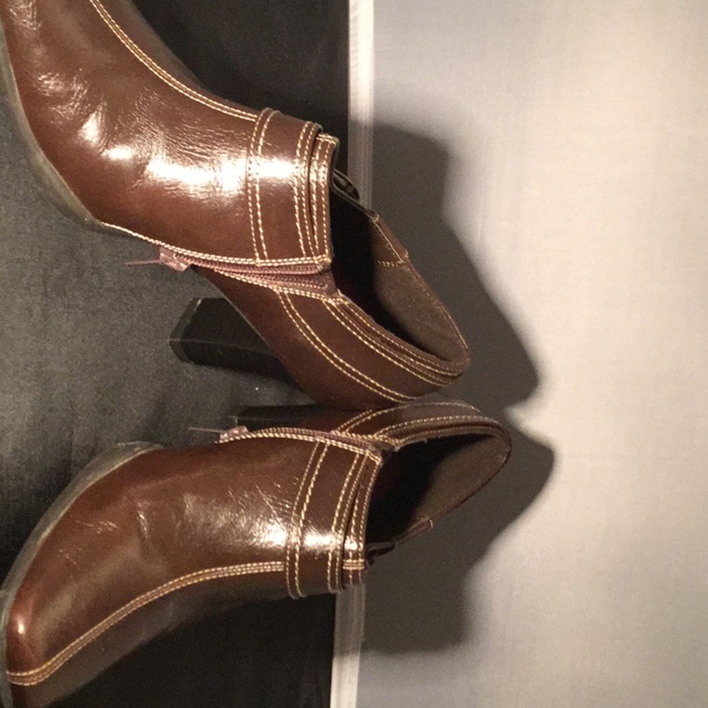 A2 Aerosols Dk Brown size 9